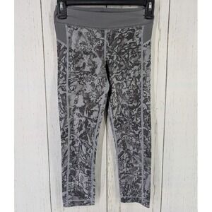 Under Armour‎ Size XS Heatgear Gray Pattern Crop Active Gym Leggings